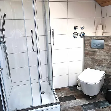 Schoene 12-3 Uni דירה